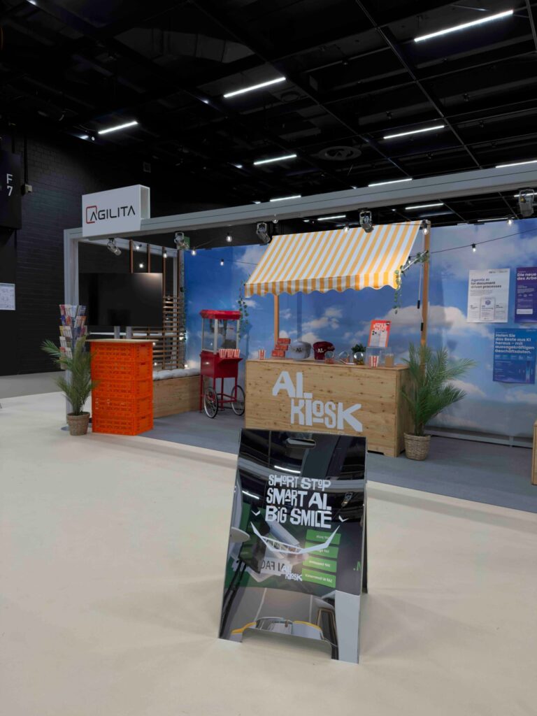Der AGILITA AI. Kiosk mit Glücksrad und Giveaways